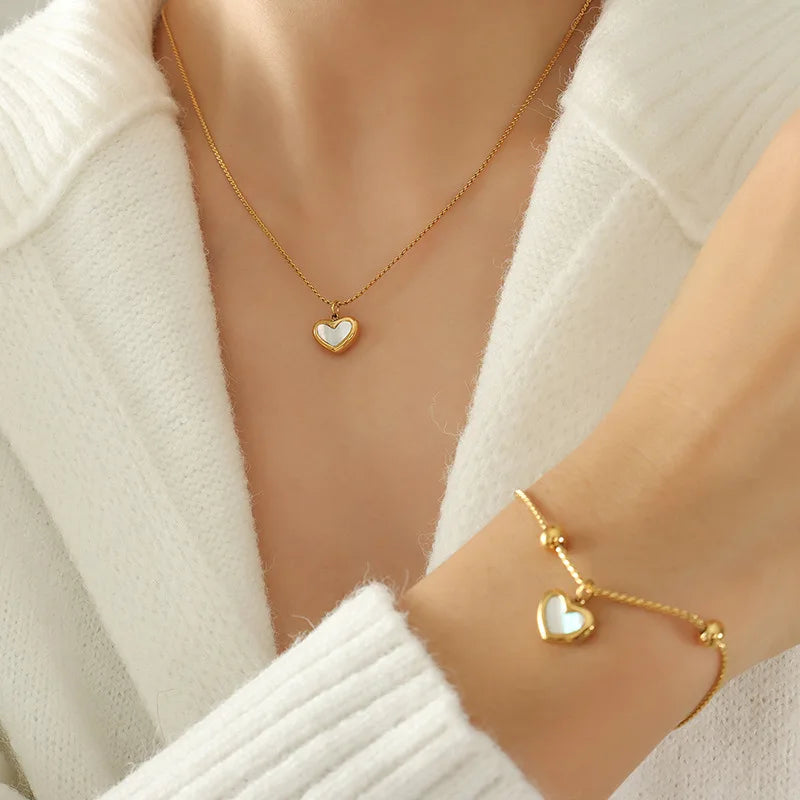 Schöne Herzkette, Dazupassendes Armband und Ohrringe