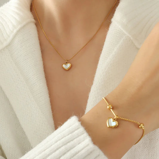 Schöne Herzkette, Dazupassendes Armband und Ohrringe